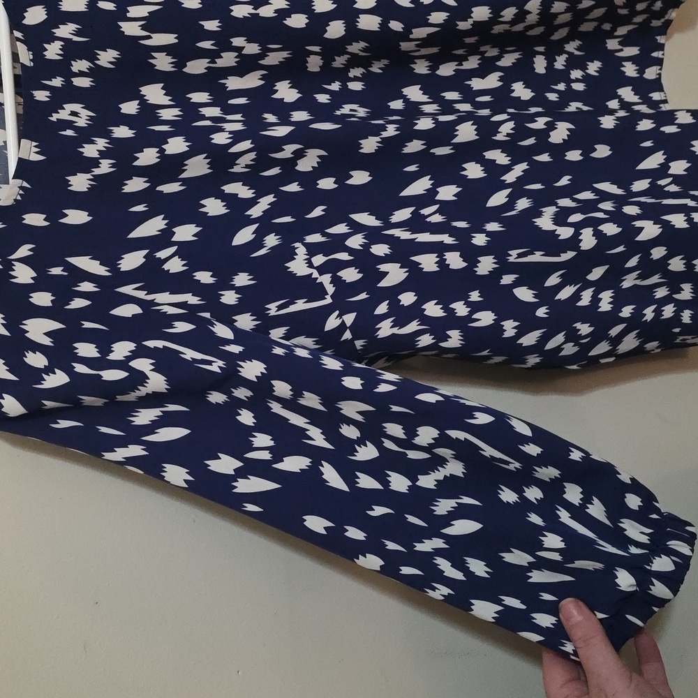 #16.  Shein Women's Blue and White Patterned Top - Picture 2 of 3